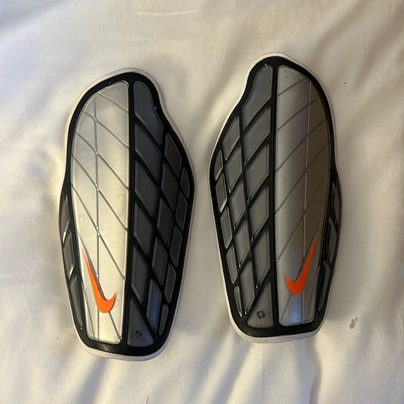 Nike shin pads. - Picture 1 of 2